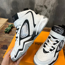 Load image into Gallery viewer, Louis Vuitton Trainer 2 Sneakers
