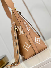 Load image into Gallery viewer, Louis Vuitton Carryall PM Bag