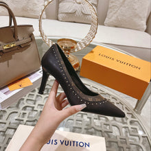 Load image into Gallery viewer, Louis Vuitton Signature Pump