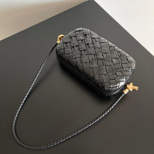 Load image into Gallery viewer, Bottega Veneta Knot On Strap Bag