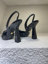 Load image into Gallery viewer, Versace La Medusa Slingback Pumps