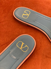 Load image into Gallery viewer, Valentino Vlogo Signature Flat Slide