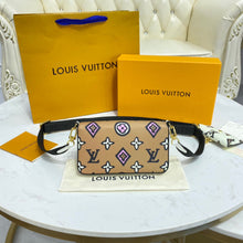 Load image into Gallery viewer, Louis Vuitton Felicie Strap and go Bag
