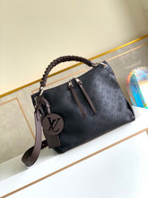 Load image into Gallery viewer, Louis Vuitton Beaubourg Hobo MM Bag