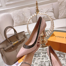 Load image into Gallery viewer, Louis Vuitton Signature Pump