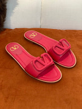 Load image into Gallery viewer, Valentino Vlogo Signature Flat Slide
