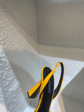 Load image into Gallery viewer, Versace La Medusa Slingback Pumps
