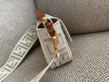 Load image into Gallery viewer, Fendi Baguette Bag