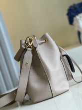Load image into Gallery viewer, Louis Vuitton Lockme Bucket Bag