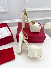 Load image into Gallery viewer, VALENTINO GARAVANI TAN-GO PLATFORM PATENT LEATHER SANDAL 155MM