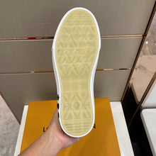 Load image into Gallery viewer, Louis Vuitton Ollie  Sneakers