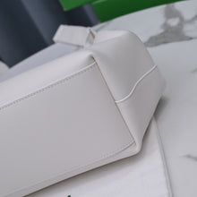 Load image into Gallery viewer, Bottega Veneta Point Medium Bag