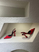 Load image into Gallery viewer, Versace La Medusa Slingback Pumps