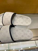 Load image into Gallery viewer, Louis Vuitton Men Slides