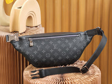 Load image into Gallery viewer, Louis Vuitton Discovery Bumbag