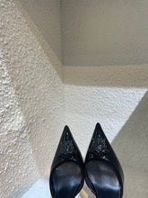 Load image into Gallery viewer, Versace La Medusa Slingback Pumps