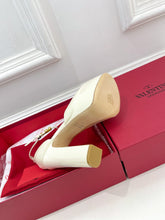 Load image into Gallery viewer, VALENTINO GARAVANI TAN-GO PLATFORM PATENT LEATHER SANDAL 155MM