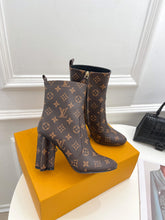 Load image into Gallery viewer, Louis Vuitton Silhouette Ankle Boots