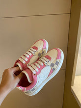 Load image into Gallery viewer, Louis Vuitton Time Out Sneakers