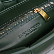 Load image into Gallery viewer, Bottega Veneta Chain Cassette Bag