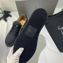 Load image into Gallery viewer, Giuseppe Zanotti May London - LUXURY KLOZETT