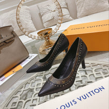 Load image into Gallery viewer, Louis Vuitton Signature Pump