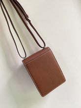 Load image into Gallery viewer, Burberry Robin Leather Bag
