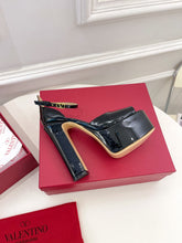 Load image into Gallery viewer, VALENTINO GARAVANI TAN-GO PLATFORM PATENT LEATHER SANDAL 155MM