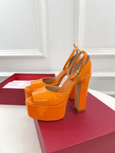 Load image into Gallery viewer, VALENTINO GARAVANI TAN-GO PLATFORM PATENT LEATHER SANDAL 155MM