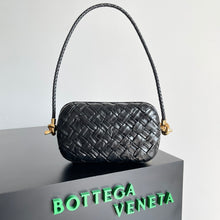 Load image into Gallery viewer, Bottega Veneta Knot On Strap Bag