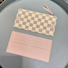 Load image into Gallery viewer, Louis Vuitton Felicie Pochette Bag - LUXURY KLOZETT