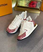 Load image into Gallery viewer, Louis Vuitton Run a way Sneakers