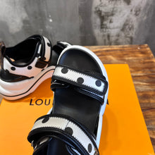 Load image into Gallery viewer, Louis Vuitton Archlight Flat Sandals