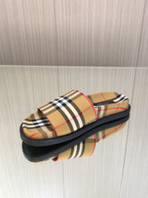 Load image into Gallery viewer, Burberry Men Slides