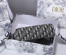 Load image into Gallery viewer, Christian Dior 30 Montaigne Beauty Pouch