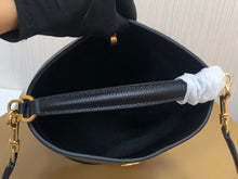 Load image into Gallery viewer, Celine Teen Bucket 16 Bag