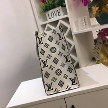 Load image into Gallery viewer, Louis Vuitton OnTheGo GM Bag