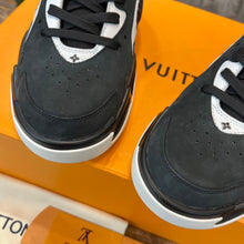 Load image into Gallery viewer, Louis Vuitton Trainer 2 Sneakers