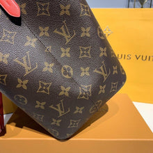 Load image into Gallery viewer, Louis Vuitton NeoNoe MM Bag - LUXURY KLOZETT