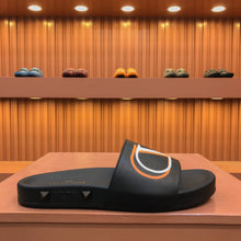 Load image into Gallery viewer, Valentino Slides