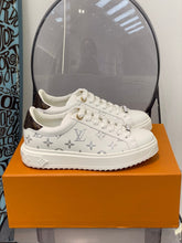 Load image into Gallery viewer, Louis Vuitton Time Out Sneakers
