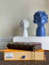 Load image into Gallery viewer, Louis Vuitton Felicie Pochette Bag