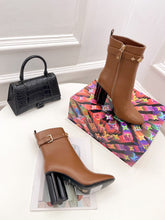 Load image into Gallery viewer, Louis Vuitton Silhouette Ankle Boots