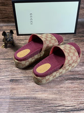 Load image into Gallery viewer, Gucci GG slide Sandal - LUXURY KLOZETT