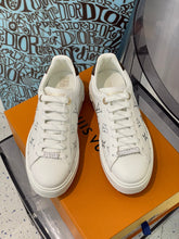 Load image into Gallery viewer, Louis Vuitton Time Out Sneakers