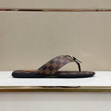 Load image into Gallery viewer, Louis Vuitton Men Slippers