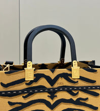 Load image into Gallery viewer, Fendi Sunshine Shopper Meduim Bag
