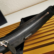 Load image into Gallery viewer, Prada Re- Edition 2005 Re-Nylon Bag