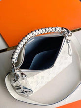 Load image into Gallery viewer, Louis Vuitton Beaubourg Hobo MM Bag