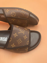 Load image into Gallery viewer, Louis Vuitton Men Slides